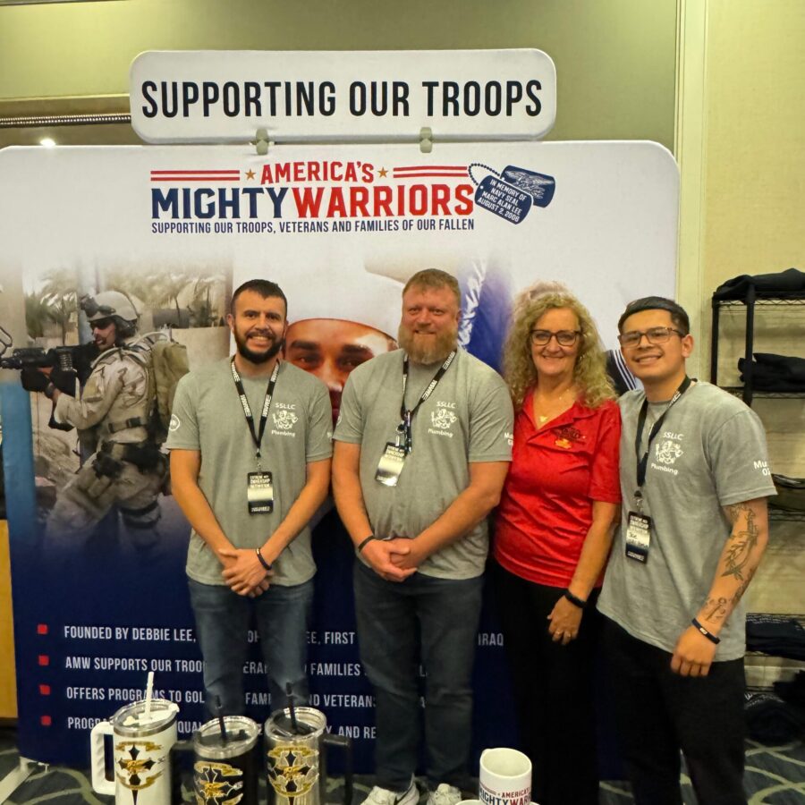 AMW Momma Lee with team at Muster